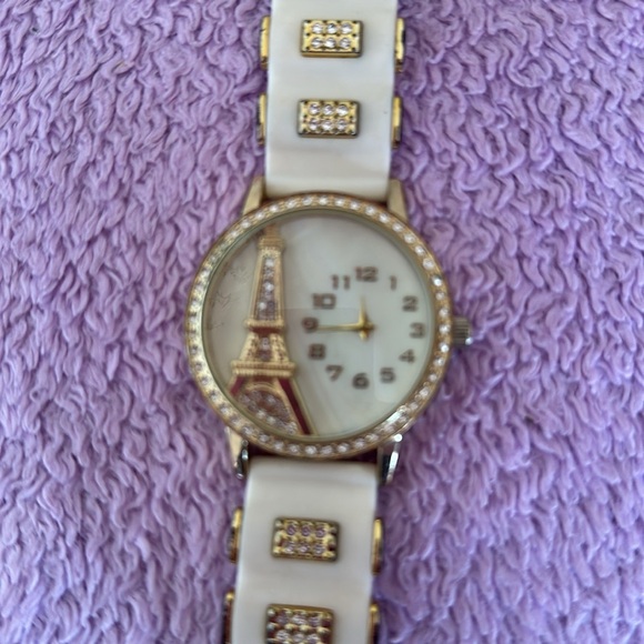 White and gold watch. Eiffel Tower with rhinestones. - Picture 2 of 2